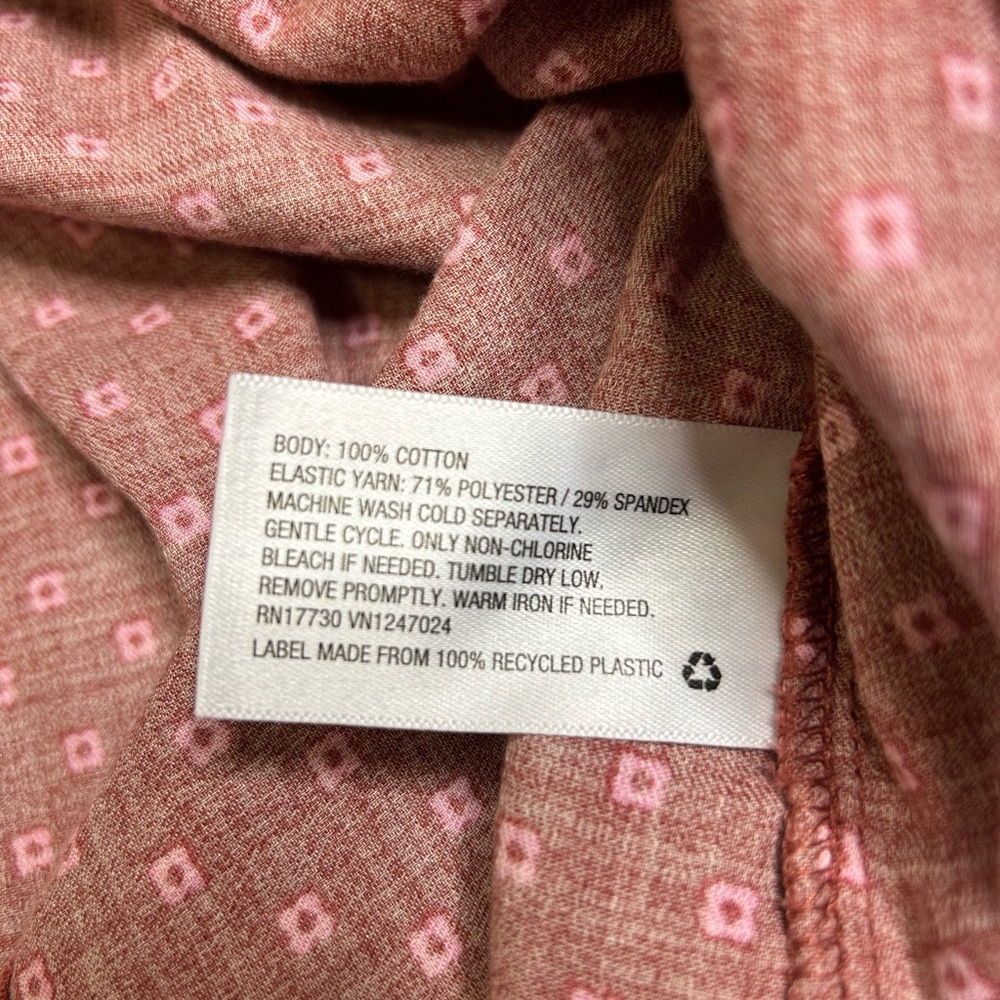 Ava & Viv Women's 1X burgundy smocked blouse micro pink flowers, Balloon sleeve - Picture 4 of 5